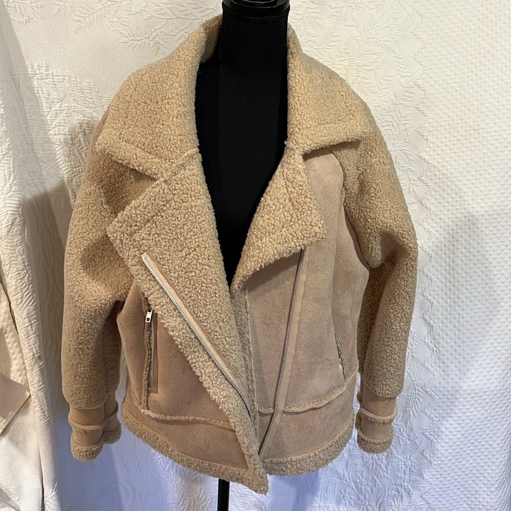 Princess Polly Sherpa jacket, size S/M - Picture 2 of 15